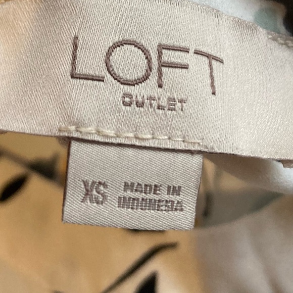 Ladies Size XS Loft Sleeveless Peep Eye Sheer Blouse - Picture 10 of 16